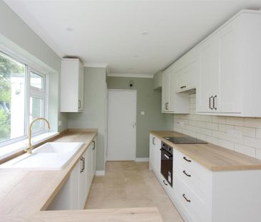 4 bedroom detached house to rent - Photo 4