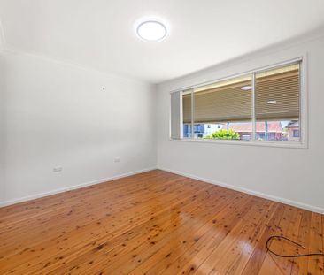 Air-Conditioned Family Home with Flexible Floorplan! - Photo 5