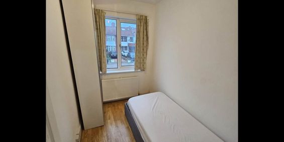 Room in a Shared House, Ashcombe Park, NW2 - Photo 3