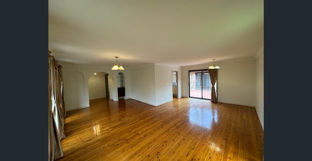 4 Bedrooms with Built Ins, 3 bathrooms, Floorboards, 2 Living Areas, Entertainer's Patio, Pool & Double Garage - Photo 1