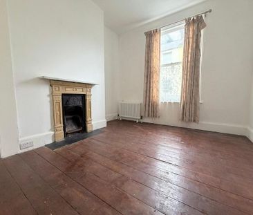 4 bedroom end of terrace house to rent - Photo 5