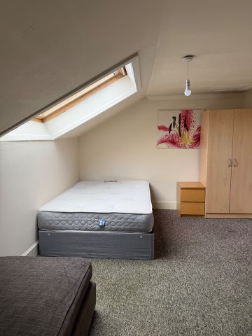 Room in a Shared Flat, Sauchiehall Street, G2 - Photo 3