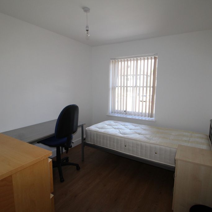 5 Bed Student Accommodation - Photo 1