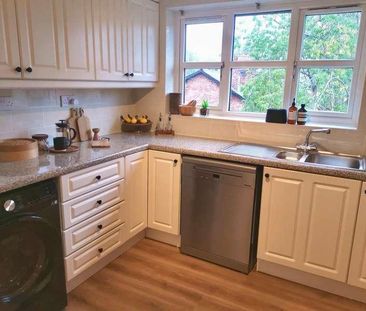 Cedar Grove, Stockport, SK4 - Photo 2