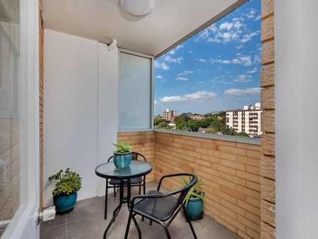 Studio Aparmtent in the Heart of Bondi! - Photo 2