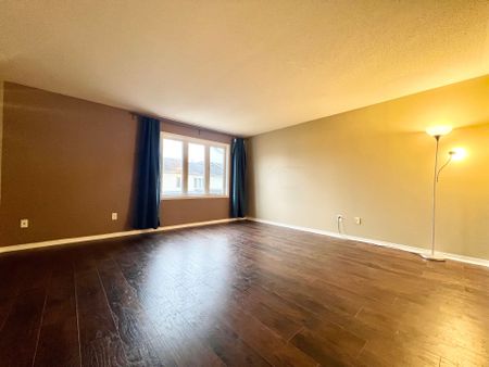 For Lease - 21 Karendale Street, Barrhaven, Ontario - Photo 2