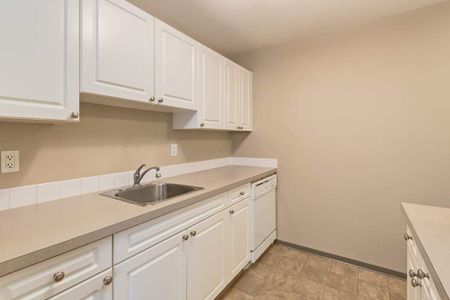 Premier Suite - 2 Bedroom - Photo 2