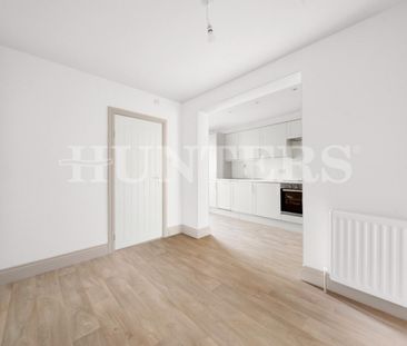 3 bedroom House To Let Total Size: 1206 SQ FT - Photo 2
