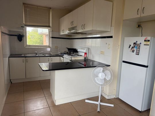 For Rent&colon; Spacious 2-Bedroom Unit in the Heart of Burwood - Photo 1