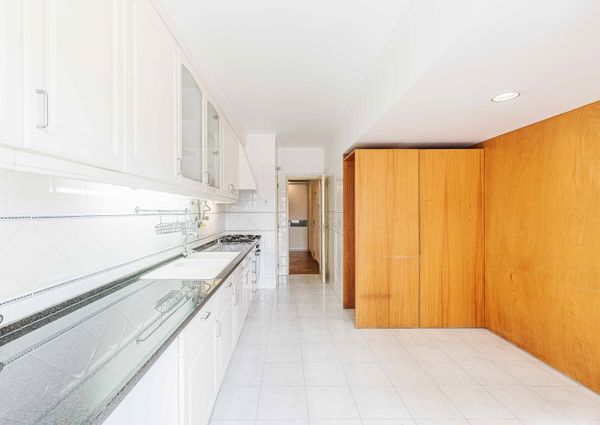 APARTAMENTO T2 NO ARNEIRO - CARCAVELOS