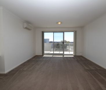 MODERN INNER CITY LIFESTYLE! - Photo 3