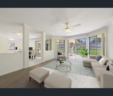 Fresh, Spacious & Perfectly Positioned - Photo 5