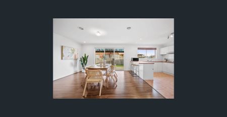 Beautiful Family Home in Berwick - Photo 4