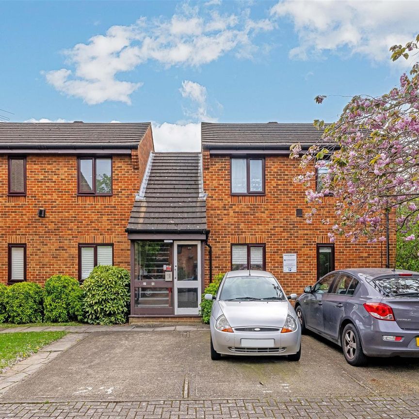 Flat To Let - Photo 1