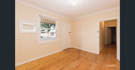 Spacious 4-Bedroom Home close to schools, shops and transport - Photo 2