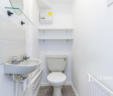 3 bedroom house to rent Farriers Road, Epsom, KT17 - Photo 6