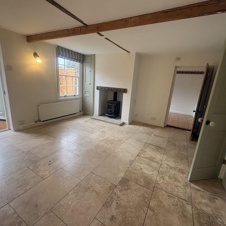 3 bedroom semi-detached house to rent - Photo 1