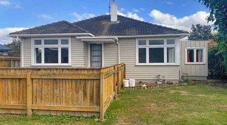 Cozy renovated house great location. - Photo 3