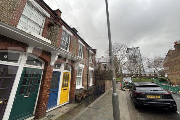 Stylish & contemporary maisonette flooded with natural light - Photo 1