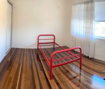 Walk to Sunnybank Plaza | Air- con Furnished 3 Bed | Utilities Incl... - Photo 4
