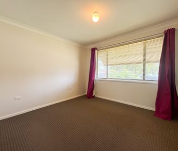 Stylish 3-Bedroom Family Home in South Penrith - Photo 4
