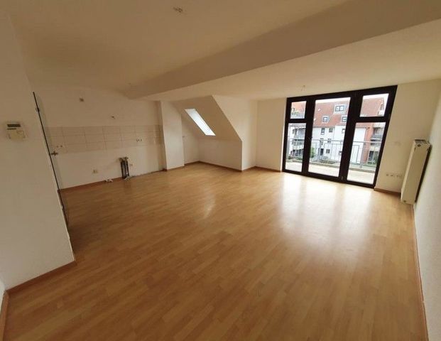 Ab sofort: Schicke 2-Zimmer-DG-Wohnung, zentral gelegen - Photo 1