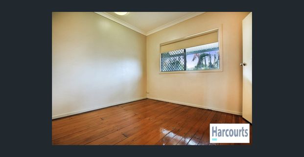 Tasteful on Tully! - Photo 1