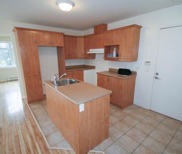 Condo, 5 1/2 Saint-Hubert, libre 1er juillet 2026, Électricité incl... - Photo 2