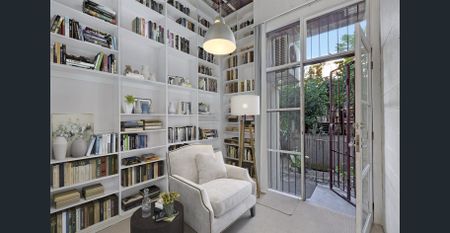 Loft Style Warehouse Apartment - Photo 3