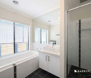 Family Luxury with Four Living Zones, Poolside Entertaining and Roo... - Photo 5