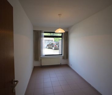 Een instapklaar appartement op de benedenverdieping links van de rechter ingang - met terras en garage. - Photo 2