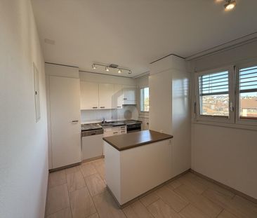 MAINTAINED WITH CHEMINÉE AND SUNNY BALCONY! - Photo 4