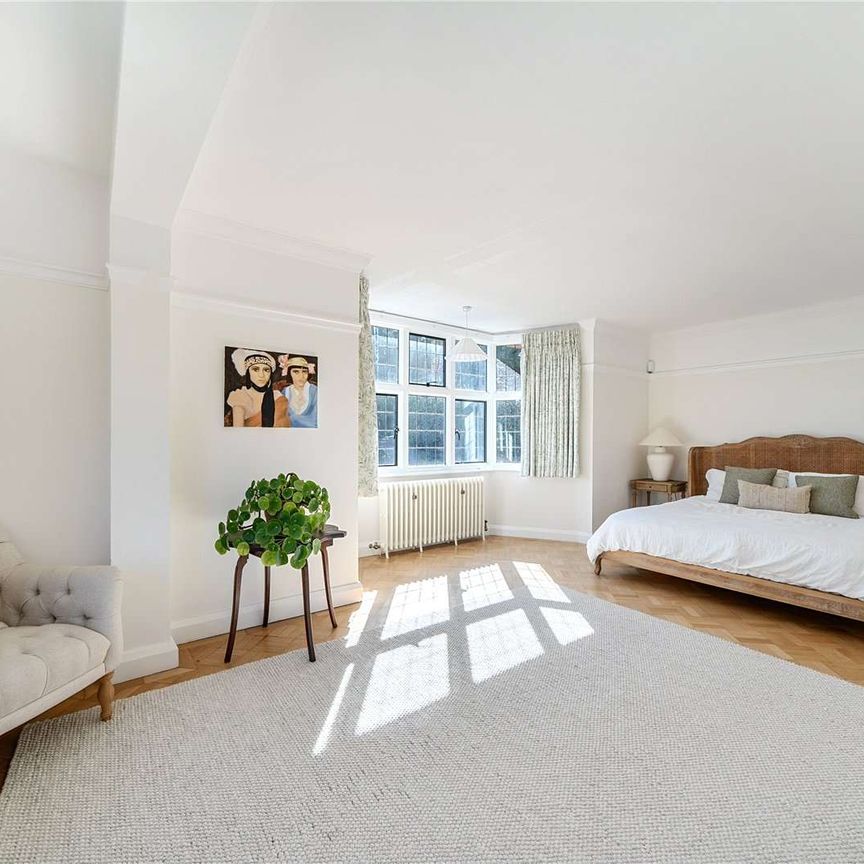 An exquisite Edwardian home set in a prestigious sought after location. - Photo 1