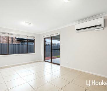 Beautiful 4 Bedroom Home - Available Now! - Photo 1