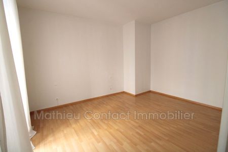 Ecusson, Location appartement 5 pièces 124 m² - Photo 4