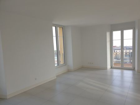 Bel appartement de 4,5 pièces avec balcon et vue sur le lac - Photo 3
