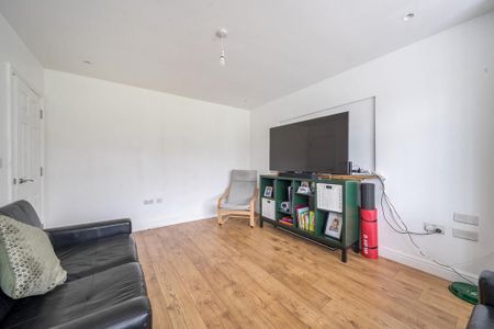 3 bedroom detached house to rent - Photo 2