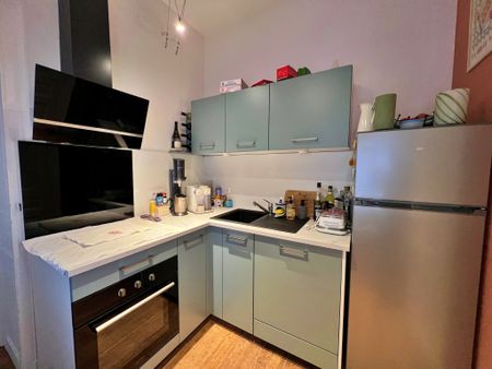 NANCY / QUARTIER HOPITAL CENTRAL : BEL ET SPACIEUX APPARTEMENT T2 BIS AVEC CUISINE ÉQUIPÉE - Photo 2