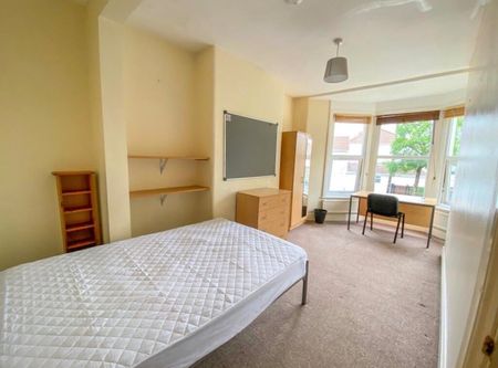 6 Bed Terraced House, Muller Road, BS7 - Photo 2