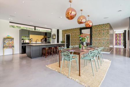 5 bedroom detached house to rent - Photo 2