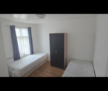Room in a Shared House, Leyton, E10 - Photo 1