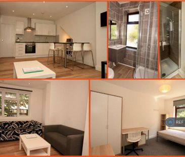 4 bedroom end of terrace house to rent - Photo 1