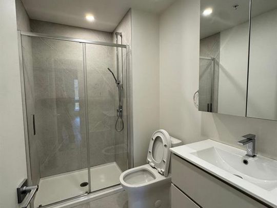 285 Boul. Hymus - Photo 1