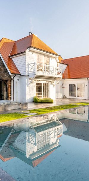 Exclusieve instapklare villa met 5 slaapkamers, zwembad en dubbele garage vlak bij het Zoute - Foto 2