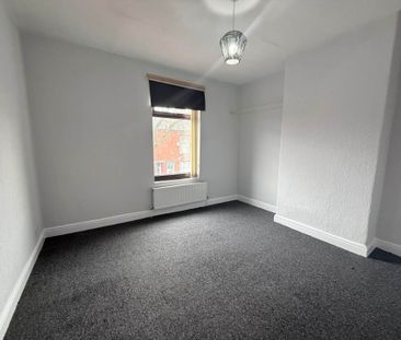 Price £950 pcm - Available Now - Unfurnished - Photo 2