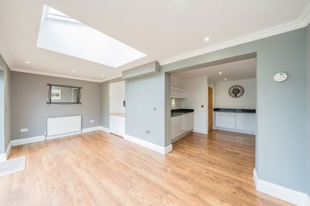 Glebe Side, TW1, London - Photo 1