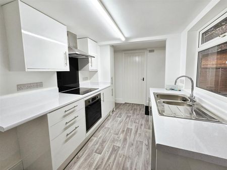 1 Bedroom Flat to Rent in Montague Street, Rushden, Northants, NN10 - Photo 4
