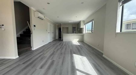 Modern, Stylish & Perfectly Located – Brand New 4-Bedroom Home in Māngere East - Photo 2