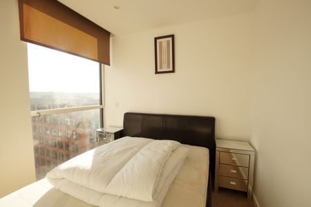 2 bedroom Penthouse to let - Photo 3