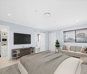 4 Bedroom Duplex with Park View!! - Photo 3